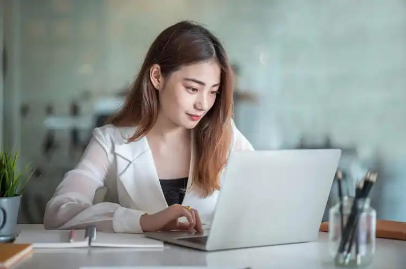 四叶城化妆品专卖店轮播图5